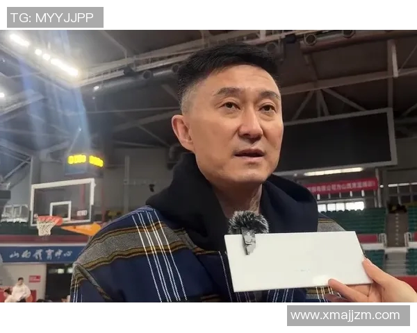 杜锋教练在赛后采访中表示：五上五下是为了让每个球员适应赛场